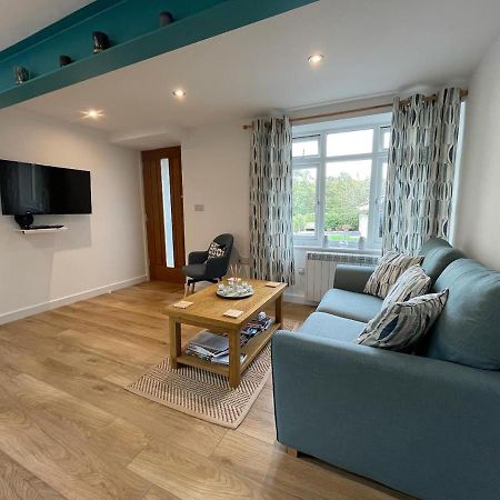 Lovely ground floor apartment in quiet village Exeter Buitenkant foto