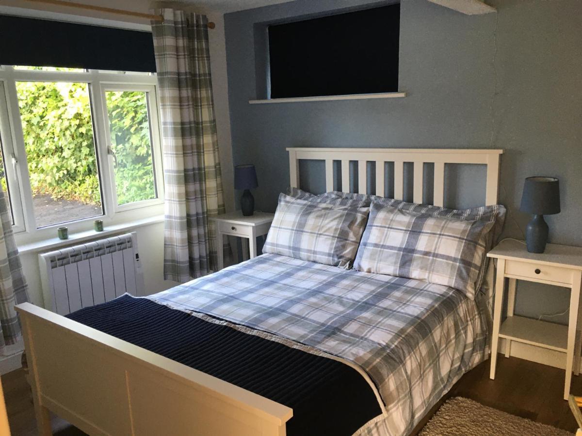 Lovely ground floor apartment in quiet village Exeter Buitenkant foto