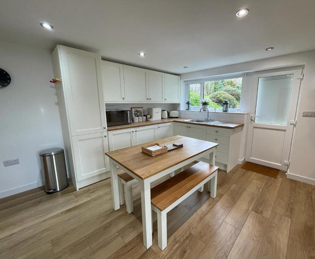Lovely ground floor apartment in quiet village Exeter Buitenkant foto