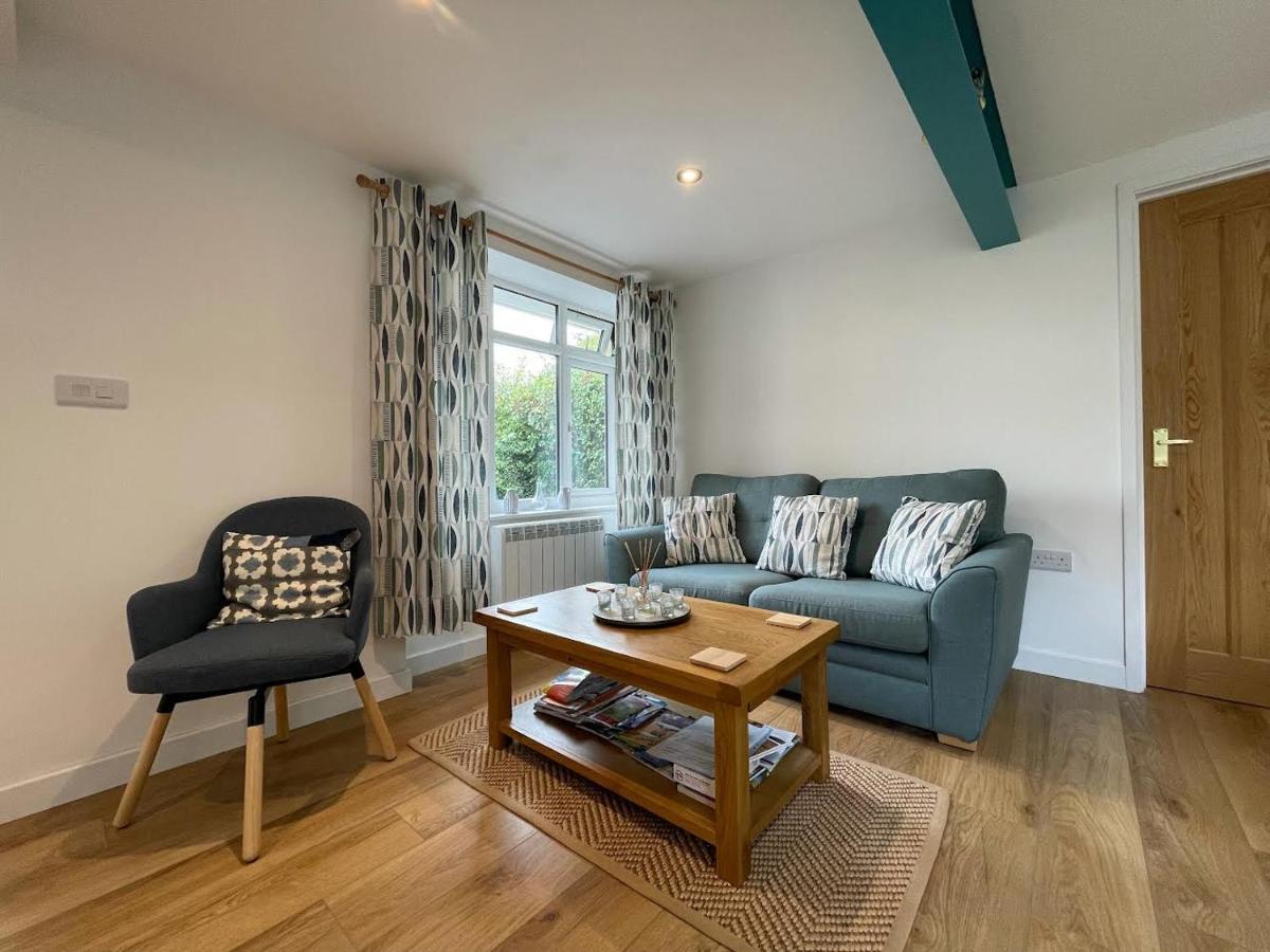 Lovely ground floor apartment in quiet village Exeter Buitenkant foto