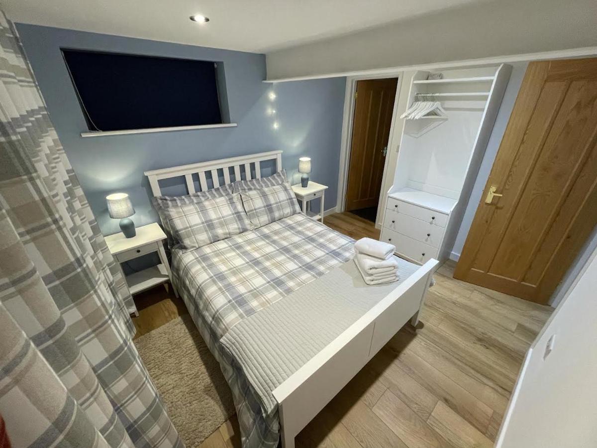 Lovely ground floor apartment in quiet village Exeter Buitenkant foto